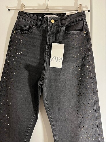 zara parlak taşlı antrasit etiketli jean