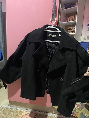 Stradivarius Kısa kaşe kaban