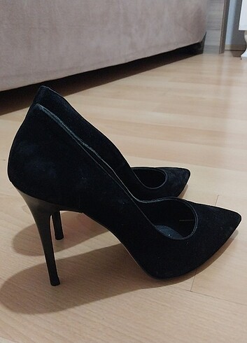 İnce topuk stiletto