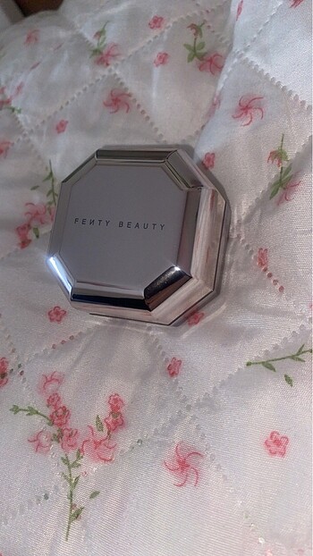 Fenty beauty pudra