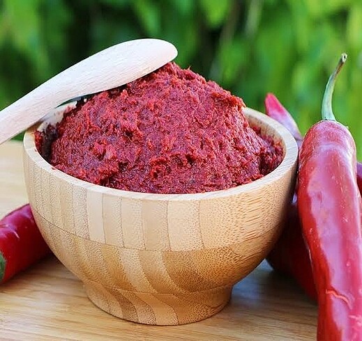 Tatlı biber salçası