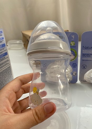 Chicco NaturalFeeling Bebek Biberonu ve Emzik (başlık) - Görsel 5