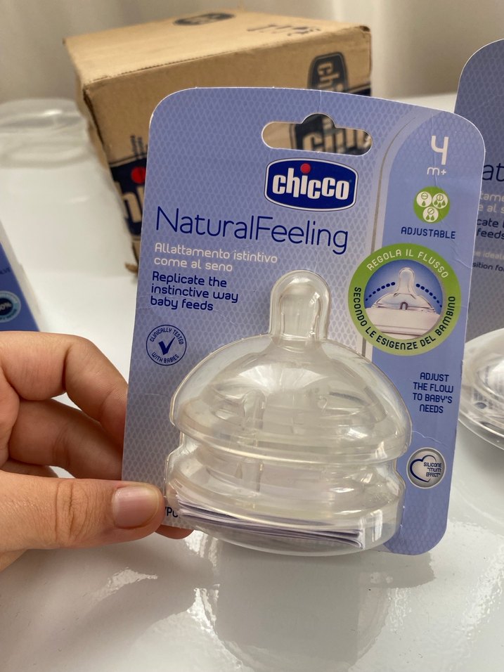 Chicco NaturalFeeling Bebek Biberonu ve Emzik (başlık) - Görsel 2