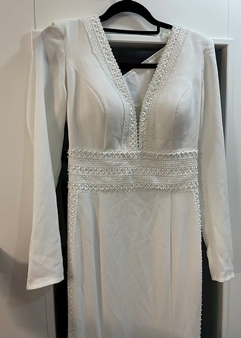 Dantel İşlemeli Beyaz V Yaka Midi Gelinlik - Görsel 3