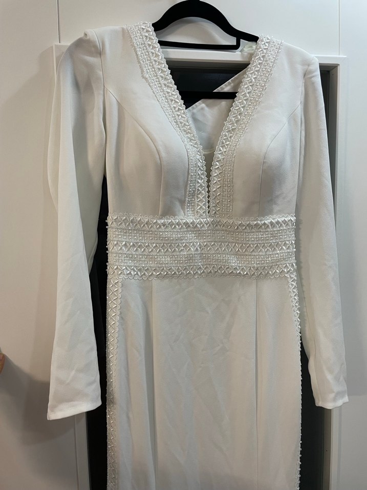 Dantel İşlemeli Beyaz V Yaka Midi Gelinlik - Görsel 3