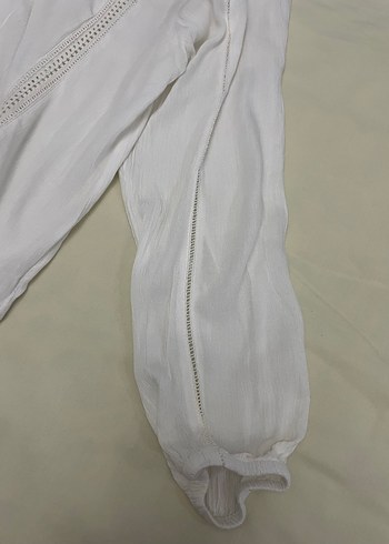 Düğmeli V Yakalı Beyaz Bluz - Görsel 3