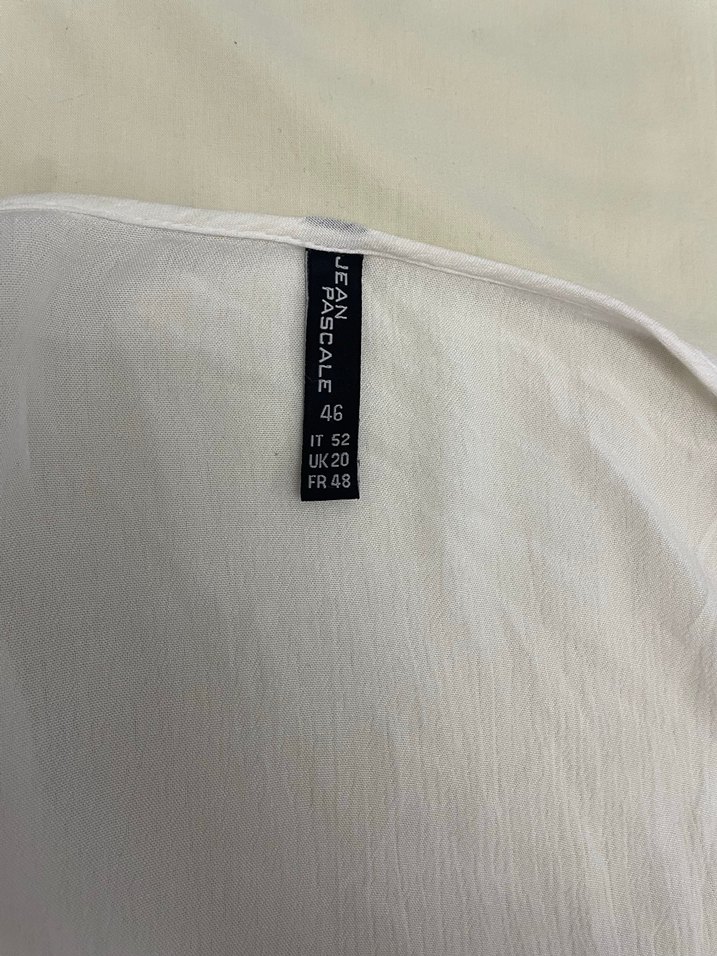 Düğmeli V Yakalı Beyaz Bluz - Görsel 4