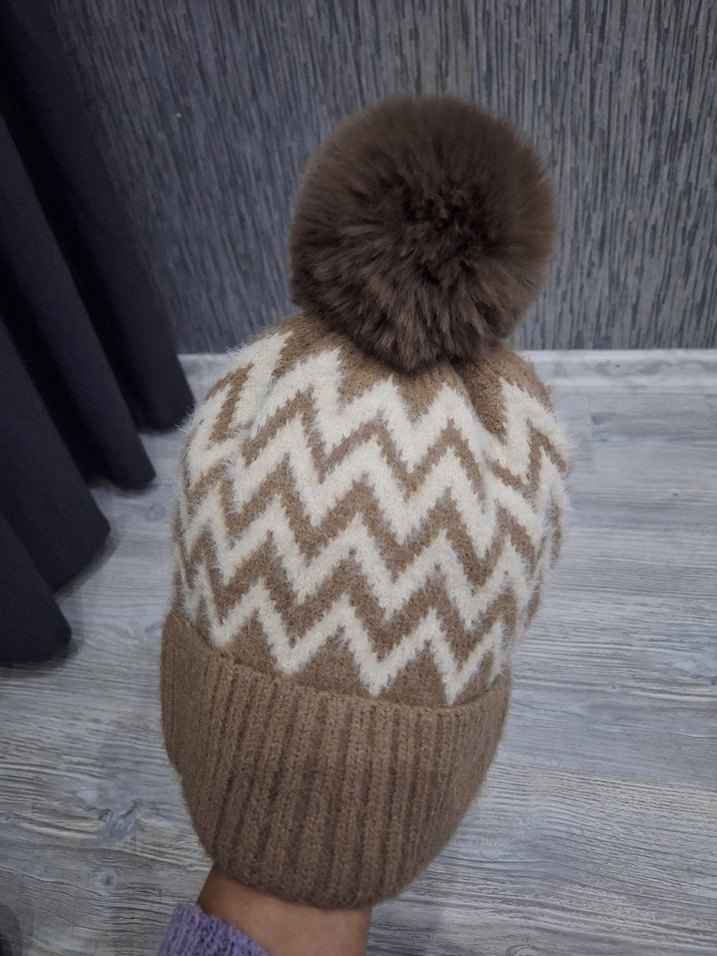 Kahverengi Örgü Ponponlu Kadın Bere - Görsel 3