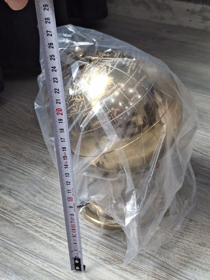 Parlak Altın Renkli Dünya Figürini - Görsel 3