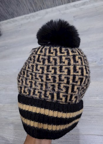 Kahverengi Örgü Ponponlu Kadın Bere - Görsel 2