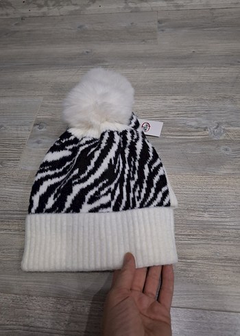 Beyaz Zebra Desenli Ponponlu Kadın Bere - Görsel 6