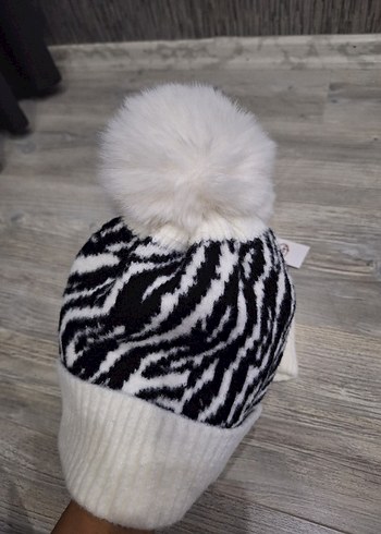 Beyaz Zebra Desenli Ponponlu Kadın Bere - Görsel 7