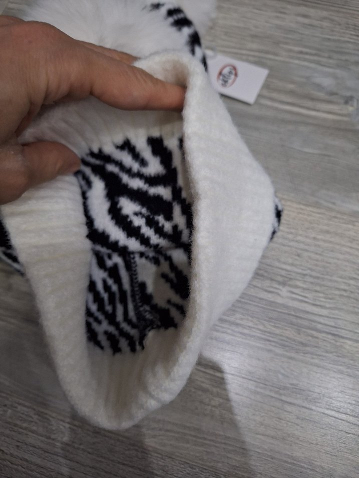 Beyaz Zebra Desenli Ponponlu Kadın Bere - Görsel 5