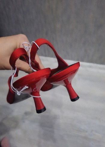 Kırmızı Tokalı Stiletto Kadın Ayakkabı - Görsel 3