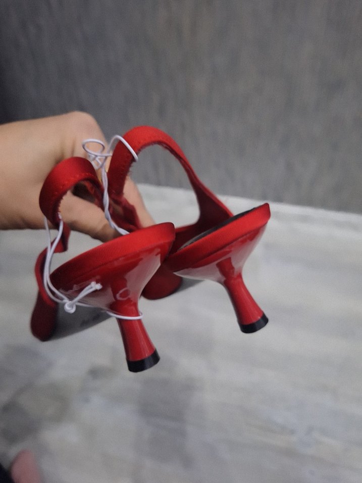 Kırmızı Tokalı Stiletto Kadın Ayakkabı - Görsel 3