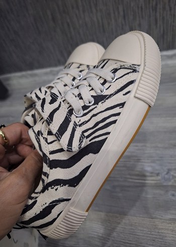 Zebra Desenli Yüksek Topuklu Kadın Spor Ayakkabı - Görsel 2