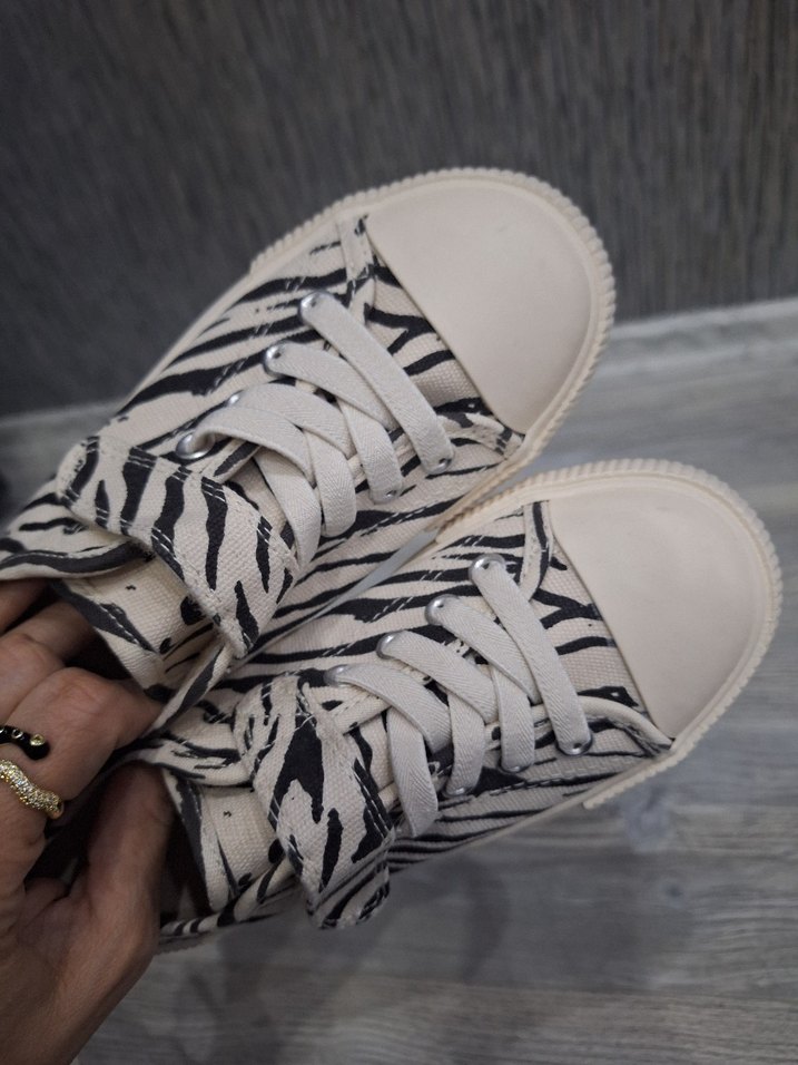 Zebra Desenli Yüksek Topuklu Kadın Spor Ayakkabı - Görsel 3