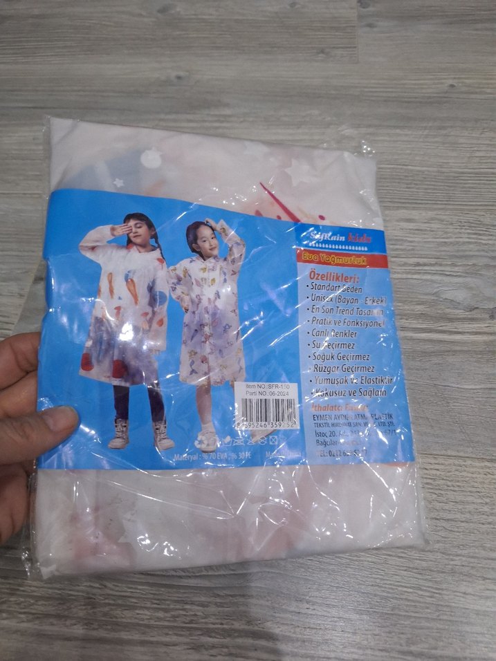 Kız Çocuk Kapüşonlu Baskılı Yağmurluk - Görsel 2