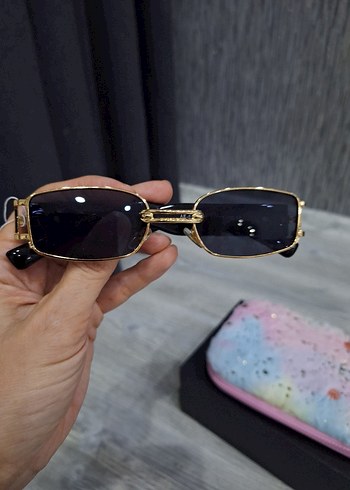 Klasik Altın Tokalı Kadın Güneş Gözlüğü - Görsel 4