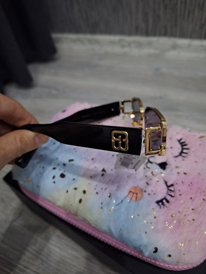 Klasik Altın Tokalı Kadın Güneş Gözlüğü - Görsel 5