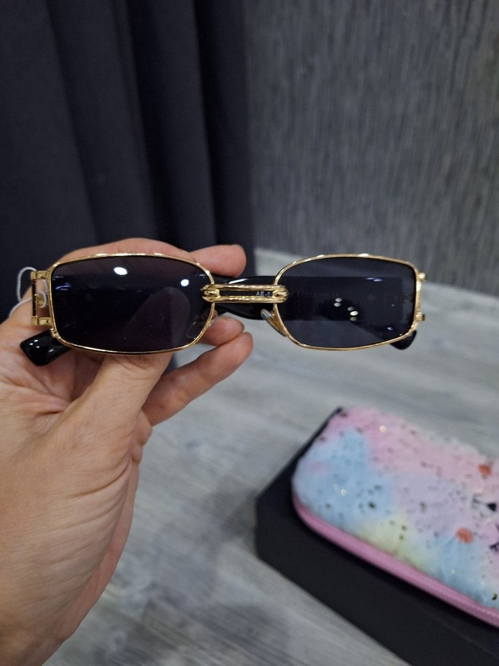 Klasik Altın Tokalı Kadın Güneş Gözlüğü - Görsel 4