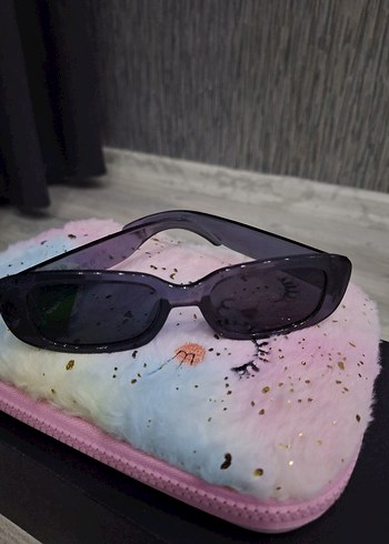 Şeffaf Koyu Gri Minimalist Kadın Güneş Gözlüğü - Görsel 3