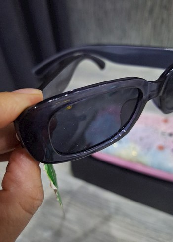 Şeffaf Koyu Gri Minimalist Kadın Güneş Gözlüğü - Görsel 2