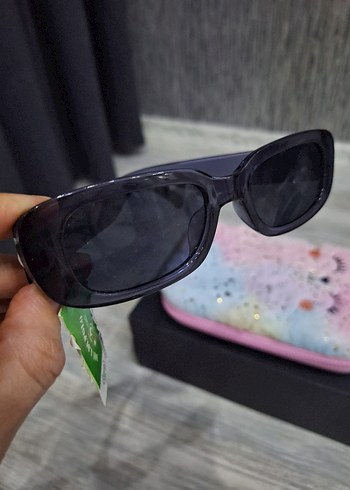 Şeffaf Koyu Gri Minimalist Kadın Güneş Gözlüğü - Görsel 7