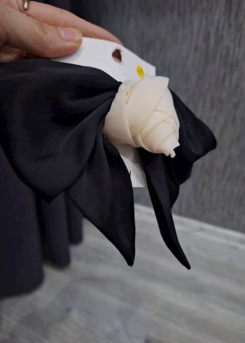 Siyah-Beyaz Saten Fiyonk Saç Aksesuarı - Görsel 2