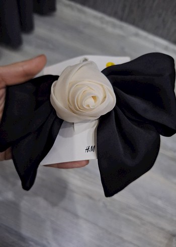 Siyah-Beyaz Saten Fiyonk Saç Aksesuarı - Görsel 3