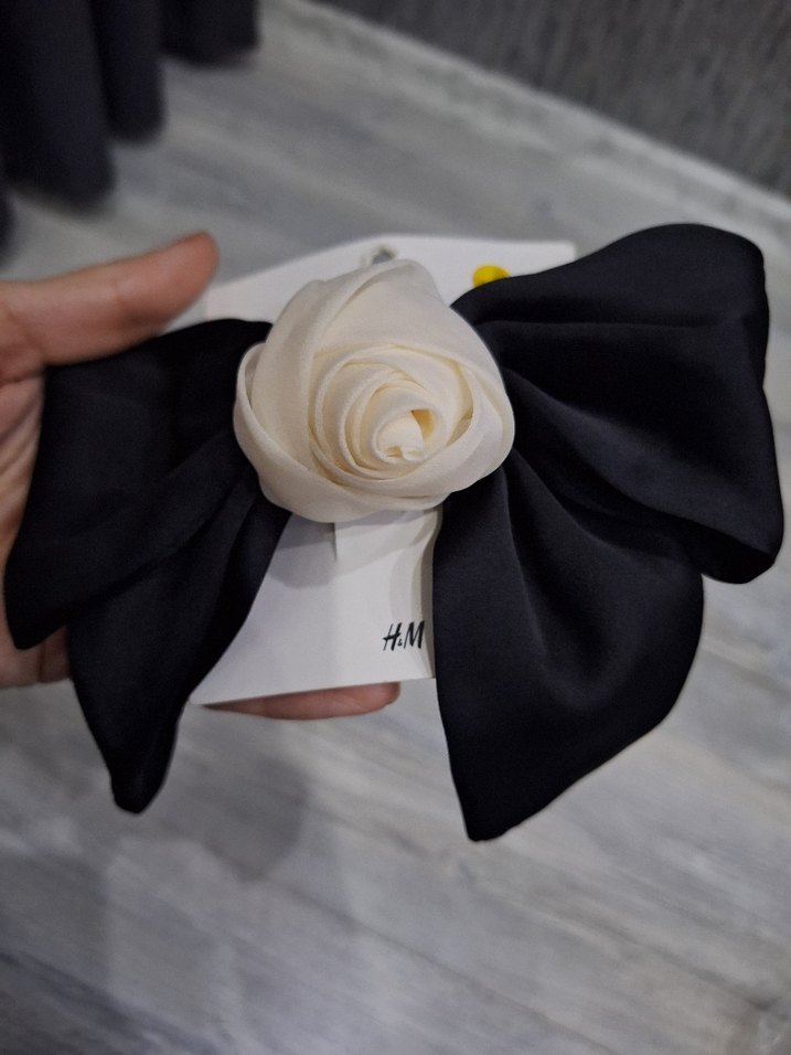 Siyah-Beyaz Saten Fiyonk Saç Aksesuarı - Görsel 3