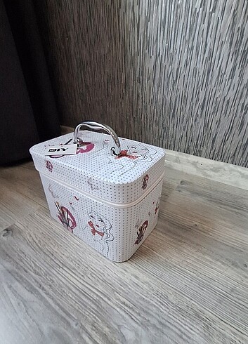 Diğer Makyaj Çantası çok derin ve çok kullanış 32 cm Eni x 25 cm boyu