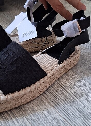 H&M H&M Sandalet çok rahat ve şık 