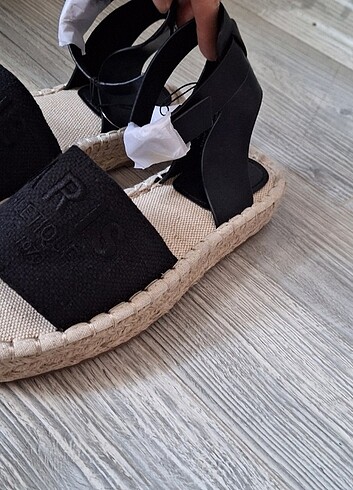 39 Beden siyah Renk H&M Sandalet çok rahat ve şık 