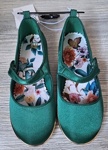 29 Beden yeşil Renk H&M Babet çok rahat ve şık