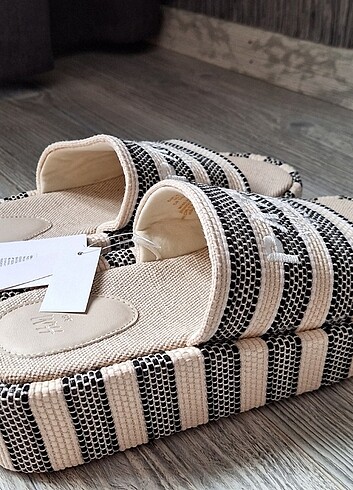 38 Beden H&M Yüksek Tabanlı Terlik rahat ve şık