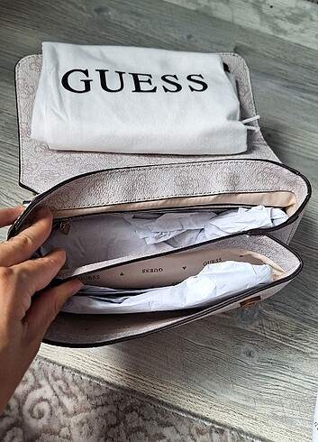 Beden Guess Kadın Askılı Çanta rengi çok şık