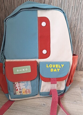 Okul Çantası 5 gözlü çok geniş hacme sahip Eni 30 cm Boyu 40 cm 
