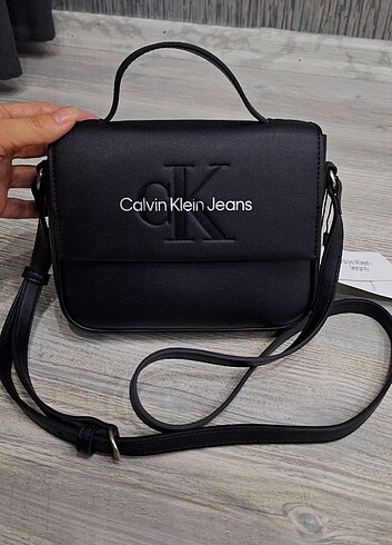 Orjinal Calvin Klein iki gözlü Çanta duruşu çok şık duruyor askı