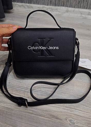 Orjinal Calvin Klein Çanta duruşu çok şık duruyor askılı bölümü 
