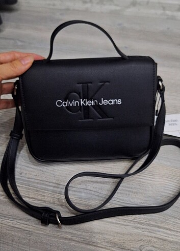  Beden Orjinal Calvin Klein Çanta duruşu çok şık duruyor askılı bölümü 