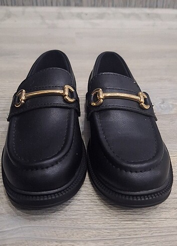 30 Beden siyah Renk H&M Unisex Ayakkabısı şık ve kullanışlı 