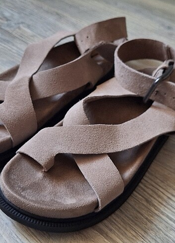 39 Beden PULL&Bear Sandalet kendime aldım fakat küçük gelince tarih de do