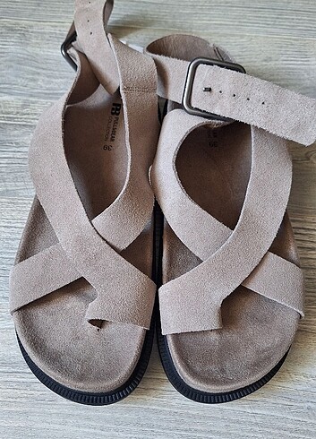 PULL&Bear Sandalet kendime aldım fakat küçük gelince tarih de do