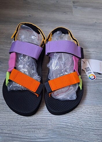 PULL&BEAR Sandalet 36 numara çok hafif ve şık