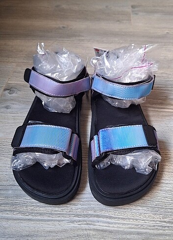 Zara Sandalet Tabanı Rahat şık ve kullanışlı 