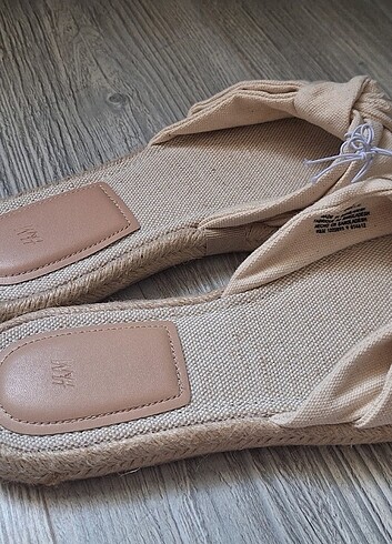 41 Beden camel Renk H&M Hasır Terlik Krem hafif ve şık 