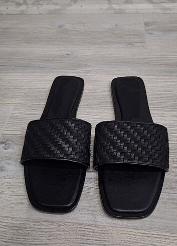 40 Beden H&M Siyah Terlik çok rahat ve şık ve Hafif