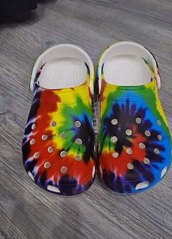 Crocs Crocs Gri Beyaz Terlik 37-38 Orijinal ürün iç etiketi 240 Orijin