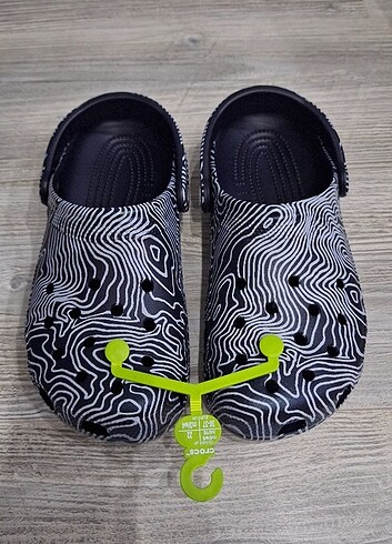 Crocs Gri Beyaz Terlik 38-39 Orijinal ürün iç etiketi 240 Orijin
